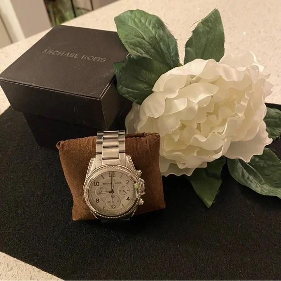 Michael Kors | Accessories | Michael Kors Womens Blairs  display picture 3